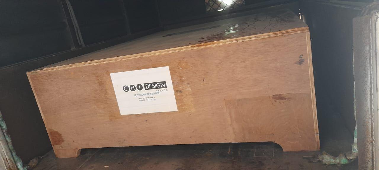 470 kilograms of Nepalese-made store fixtures to New York, USA